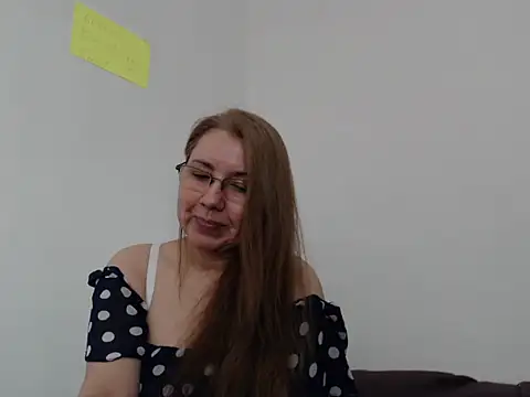 Snapshot of GiaLuvv11 chatting on 04/21/26, 09:06 GiaLuvv11 online show from 04/21/26, 09:06