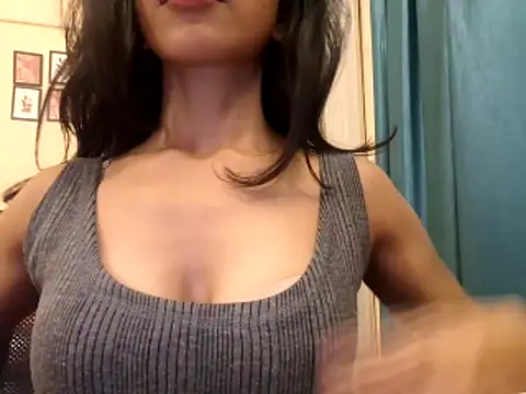 Queen Ayeshaa online show from 11/18/25, 06:34