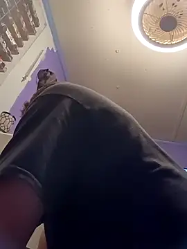 Snapshot of Bigdicklove6966 chatting on 12/14/25, 10:09 Bigdicklove6966 online show from 12/14/25, 10:09