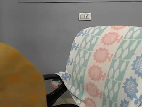 Snapshot of Surjeet_Kaur chatting on 10/13/25, 04:23 Surjeet Kaur online show from 10/13/25, 04:23