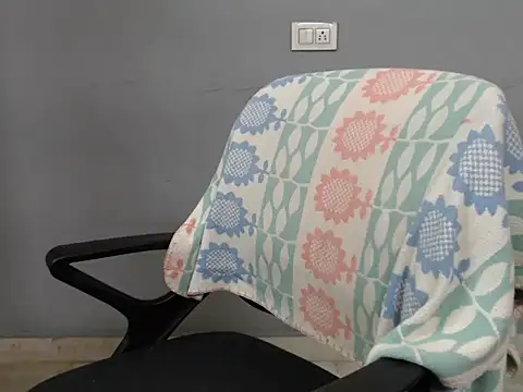 Snapshot of Surjeet_Kaur chatting on 10/14/25, 04:57 Surjeet Kaur online show from 10/14/25, 04:57