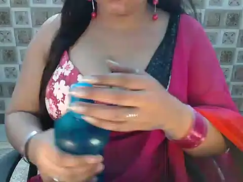 Snapshot of Surjeet_Kaur chatting on 07/24/26, 06:00 Surjeet Kaur online show from 07/24/26, 06:00