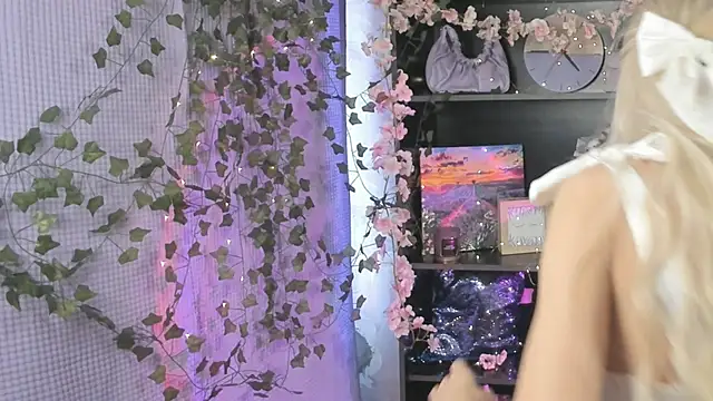 Snapshot of MelissaMillton chatting on 03/05/25, 02:57 MelissaMillton online show from 03/05/25, 02:57