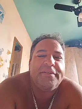 Snapshot of PsalmingPlat chatting on 04/18/26, 04:00 PsalmingPlat online show from 04/18/26, 04:00