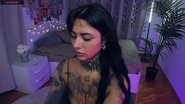 CharimgSabrina online show from 12/21/25, 06:09