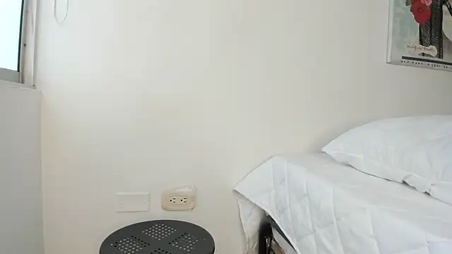 Snapshot of cowmarce chatting on 11/21/25, 11:09 cowmarce online show from 11/21/25, 11:09