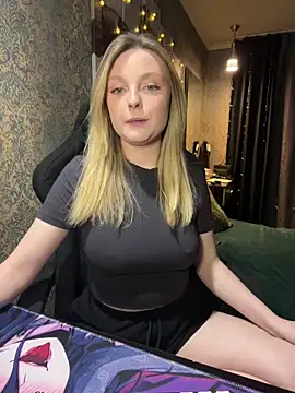 Snapshot of Lina_ly chatting on 12/20/25, 09:11 Lina ly online show from 12/20/25, 09:11