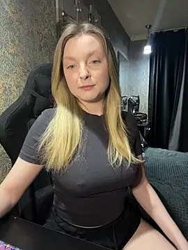 Snapshot of Lina_ly chatting on 03/29/26, 01:44 Lina ly online show from 03/29/26, 01:44