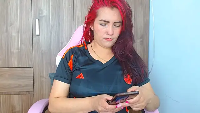 Snapshot of nanis_milf chatting on 07/07/26, 02:43 nanis milf online show from 07/07/26, 02:43