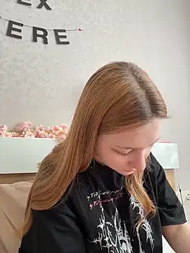 Snapshot of Bonechka chatting on 04/02/26, 07:39 Bonechka online show from 04/02/26, 07:39