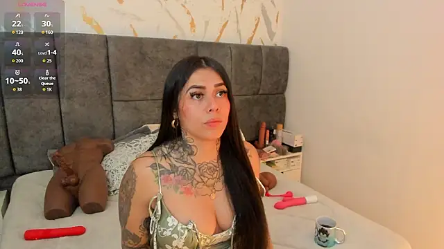 Snapshot of Cristal_Velle chatting on 03/21/26, 01:05 Cristal Velle online show from 03/21/26, 01:05