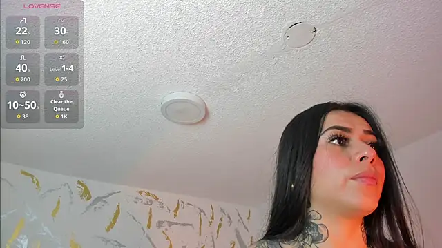 Snapshot of Cristal_Velle chatting on 04/11/26, 10:19 Cristal Velle online show from 04/11/26, 10:19