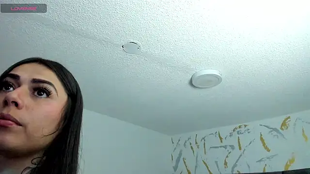 Snapshot of Cristal_Velle chatting on 06/18/26, 01:04 Cristal Velle online show from 06/18/26, 01:04