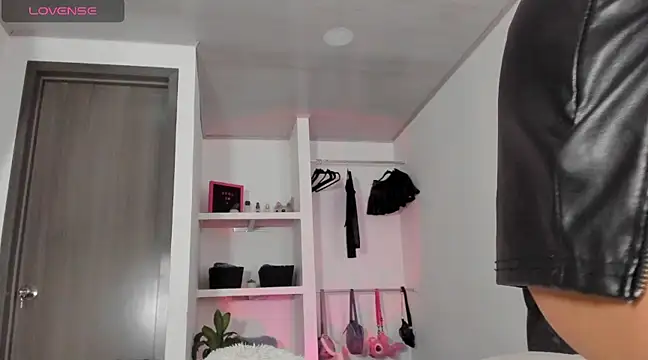 Snapshot of julietaa chatting on 03/05/25, 03:18 julietaa online show from 03/05/25, 03:18