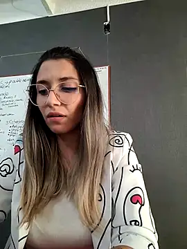 Isabella Varella online show from 03/05/25, 05:08