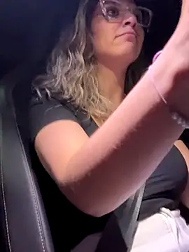 Isabella Varella online show from 11/08/25, 01:50