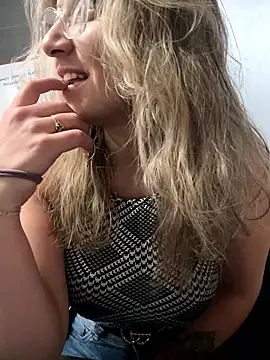 Isabella Varella online show from 01/19/26, 01:15