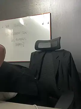 Isabella Varella online show from 02/12/26, 12:22