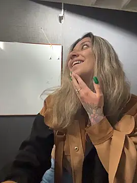 Isabella Varella online show from 02/23/26, 12:24