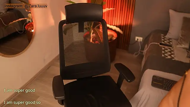 Snapshot of ZaraLuuv chatting on 09/09/25, 03:55 ZaraLuuv online show from 09/09/25, 03:55