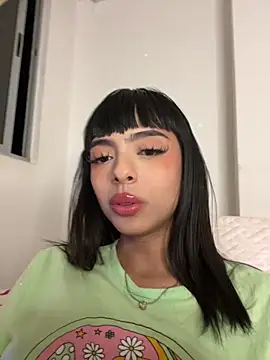 Snapshot of ZaraLuuv chatting on 09/18/25, 03:19 ZaraLuuv online show from 09/18/25, 03:19