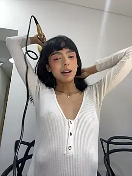 Snapshot of ZaraLuuv chatting on 09/28/25, 04:56 ZaraLuuv online show from 09/28/25, 04:56