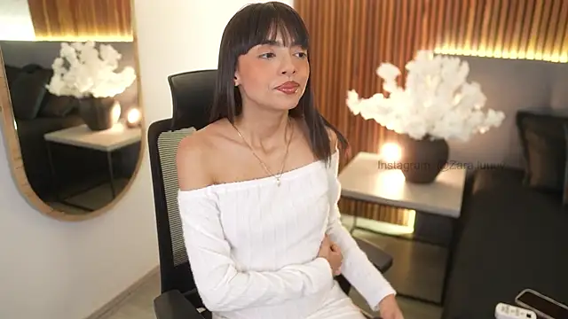 ZaraLuuv online show from 11/02/25, 07:05