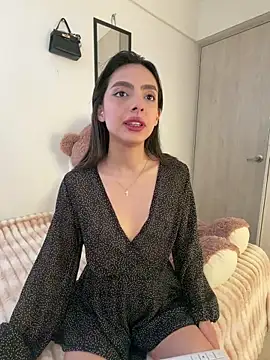 Snapshot of ZaraLuuv chatting on 03/24/26, 06:24 ZaraLuuv online show from 03/24/26, 06:24