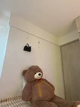 Snapshot of ZaraLuuv chatting on 04/15/26, 06:04 ZaraLuuv online show from 04/15/26, 06:04