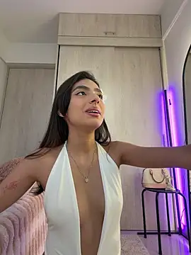 Snapshot of ZaraLuuv chatting on 04/16/26, 07:03 ZaraLuuv online show from 04/16/26, 07:03