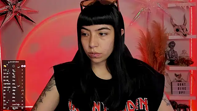 Snapshot of Saraa_Desiree chatting on 03/05/25, 10:54 Saraa Desiree online show from 03/05/25, 10:54