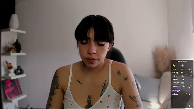 Snapshot of Saraa_Desiree chatting on 12/21/25, 04:58 Saraa Desiree online show from 12/21/25, 04:58