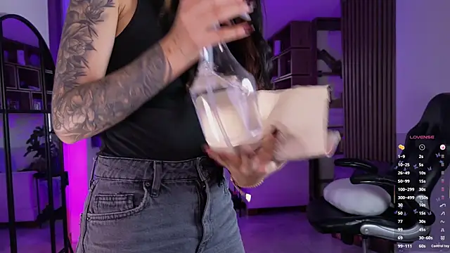 Snapshot of Saraa_Desiree chatting on 04/16/26, 10:45 Saraa Desiree online show from 04/16/26, 10:45