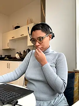 Melia Rayne online show from 11/19/25, 12:05