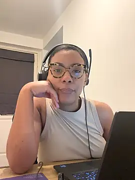 Melia Rayne online show from 11/28/25, 10:07