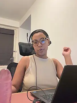 Melia Rayne online show from 12/05/25, 11:19