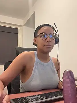 Snapshot of Melia_Rayne chatting on 04/28/26, 09:36 Melia Rayne online show from 04/28/26, 09:36