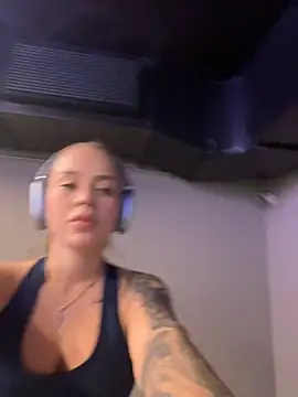 Snapshot of ValentinaMilann chatting on 10/14/25, 05:36 ValentinaMilann online show from 10/14/25, 05:36