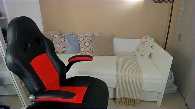 Snapshot of ValentinaMilann chatting on 10/22/25, 10:20 ValentinaMilann online show from 10/22/25, 10:20