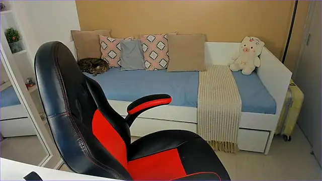 Snapshot of ValentinaMilann chatting on 11/18/25, 07:29 ValentinaMilann online show from 11/18/25, 07:29