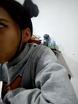 Snapshot of Devil_AliceXo chatting on 03/11/25, 11:37 Devil AliceXo online show from 03/11/25, 11:37