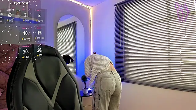 elaia muller  online show from 03/19/25, 02:02