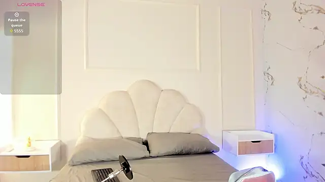 Candaceoweens online show from 11/20/25, 04:12