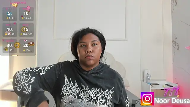 Snapshot of Candaceoweens chatting on 04/20/26, 03:31 Candaceoweens online show from 04/20/26, 03:31