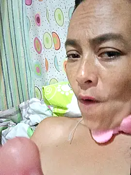 Snapshot of sarayulith chatting on 11/23/25, 03:56 sarayulith online show from 11/23/25, 03:56