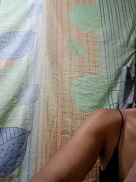 Snapshot of sarayulith chatting on 11/25/25, 11:49 sarayulith online show from 11/25/25, 11:49