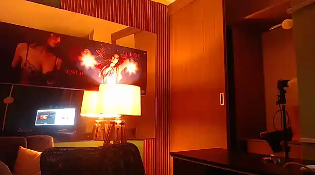 Snapshot of tatiana_lc chatting on 03/06/25, 07:03 tatiana lc online show from 03/06/25, 07:03