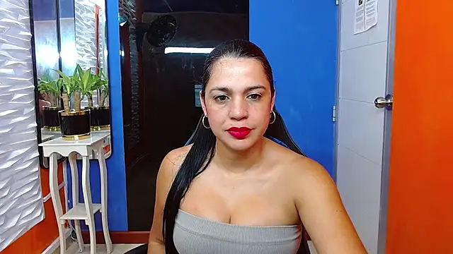 Snapshot of tatiana_lc chatting on 03/11/25, 03:37 tatiana lc online show from 03/11/25, 03:37