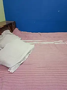 Cute-Zarina online show from 10/15/25, 05:57