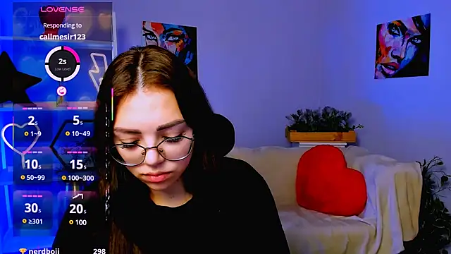 Snapshot of kiki_swan chatting on 03/17/25, 10:27 kiki swan online show from 03/17/25, 10:27